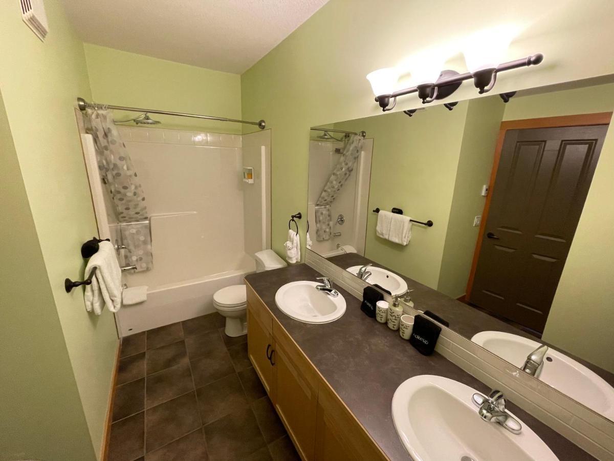 Renovated Condo, 2Br, 2Ba, Heated Pool, 3 Hot Tubs, Pets Welcome! Canmore Exteriör bild