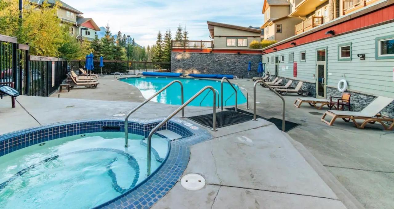 Renovated Condo, 2Br, 2Ba, Heated Pool, 3 Hot Tubs, Pets Welcome! Canmore Exteriör bild