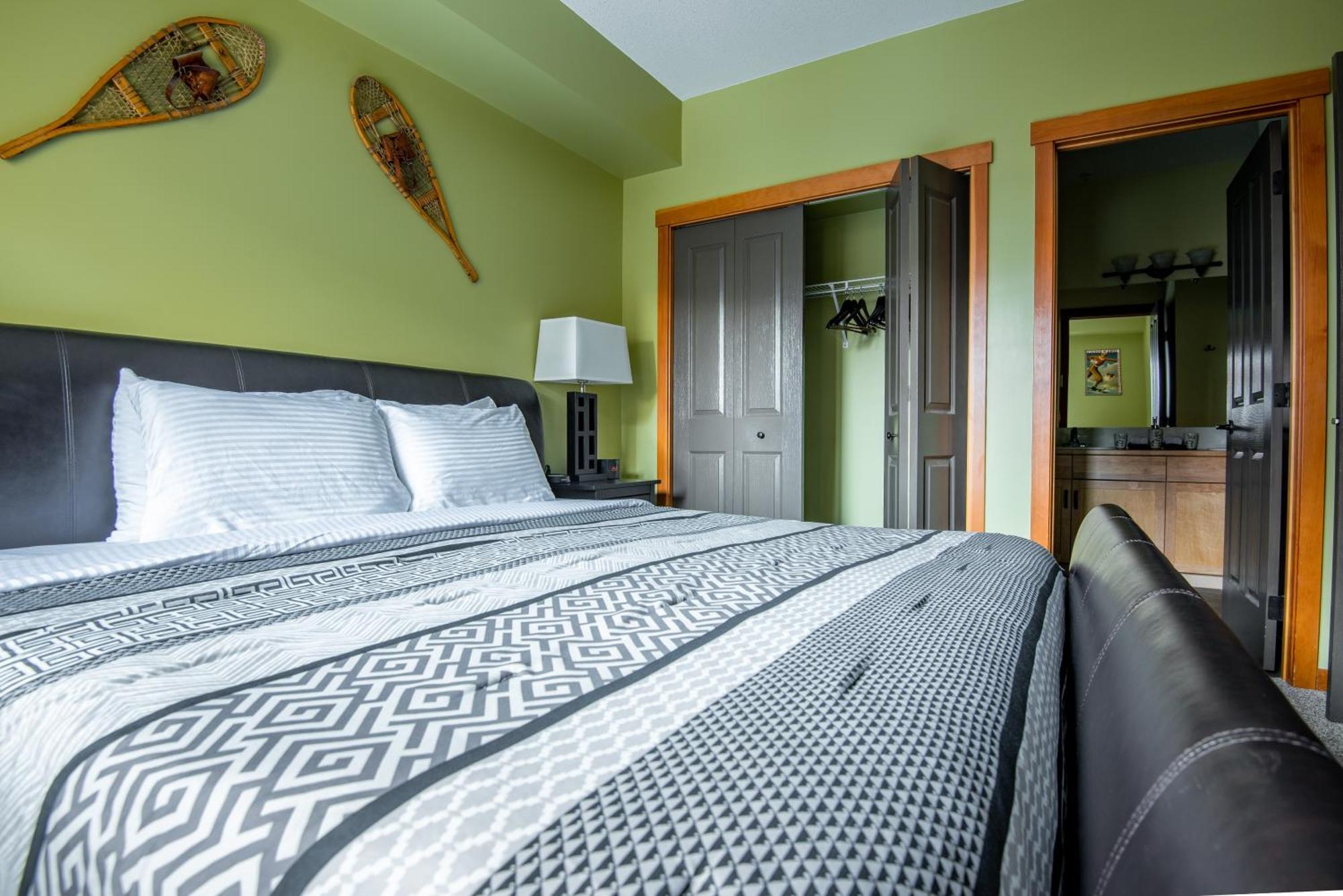 Renovated Condo, 2Br, 2Ba, Heated Pool, 3 Hot Tubs, Pets Welcome! Canmore Exteriör bild