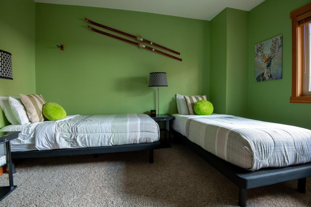 Renovated Condo, 2Br, 2Ba, Heated Pool, 3 Hot Tubs, Pets Welcome! Canmore Exteriör bild