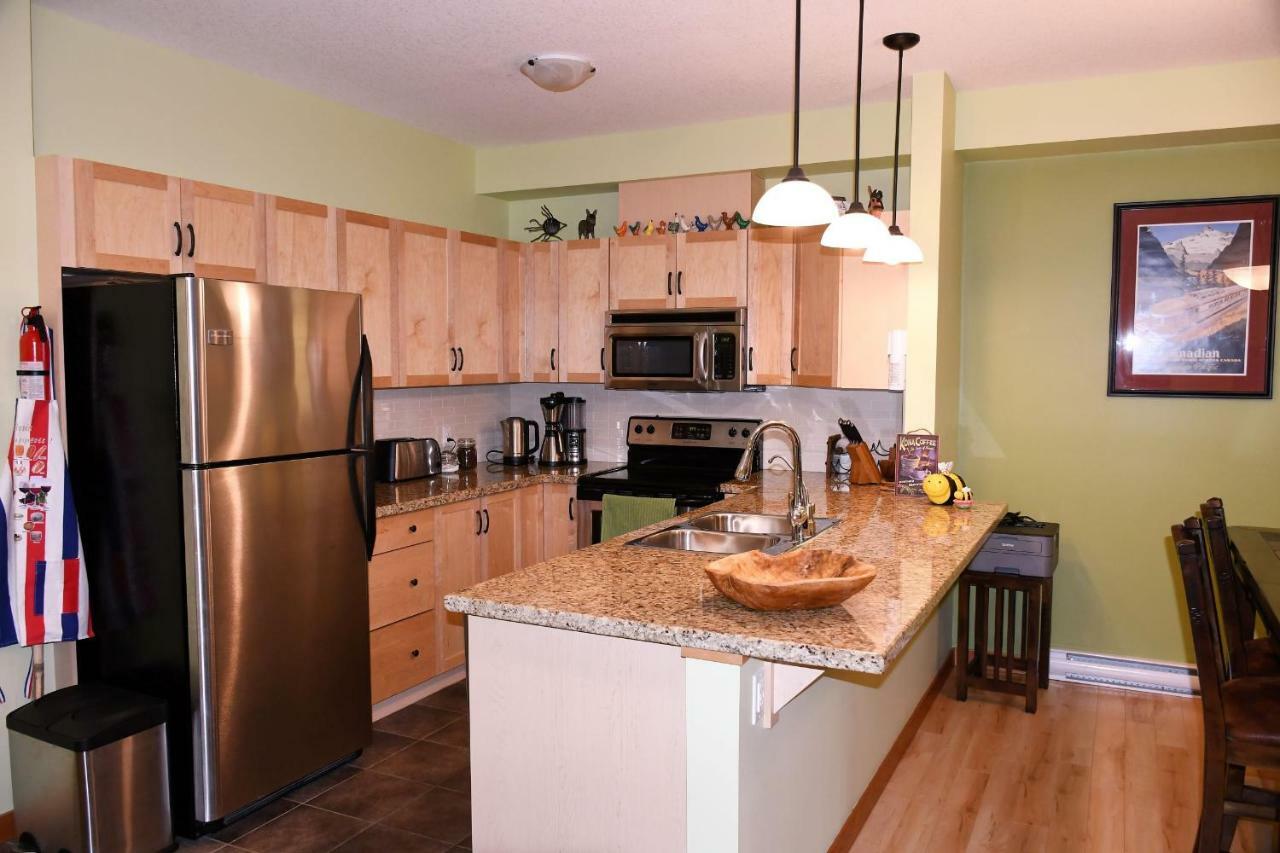 Renovated Condo, 2Br, 2Ba, Heated Pool, 3 Hot Tubs, Pets Welcome! Canmore Exteriör bild