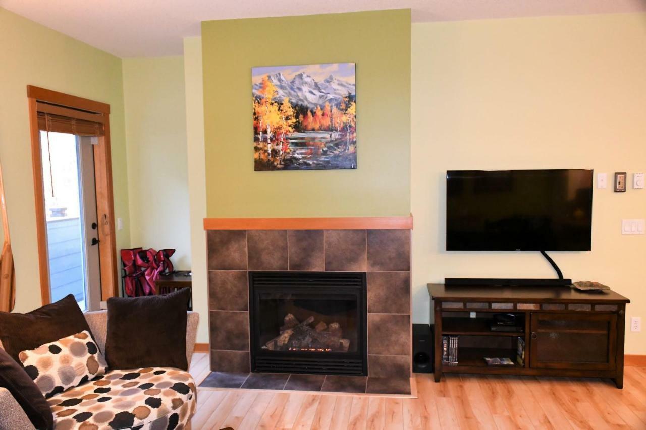 Renovated Condo, 2Br, 2Ba, Heated Pool, 3 Hot Tubs, Pets Welcome! Canmore Exteriör bild