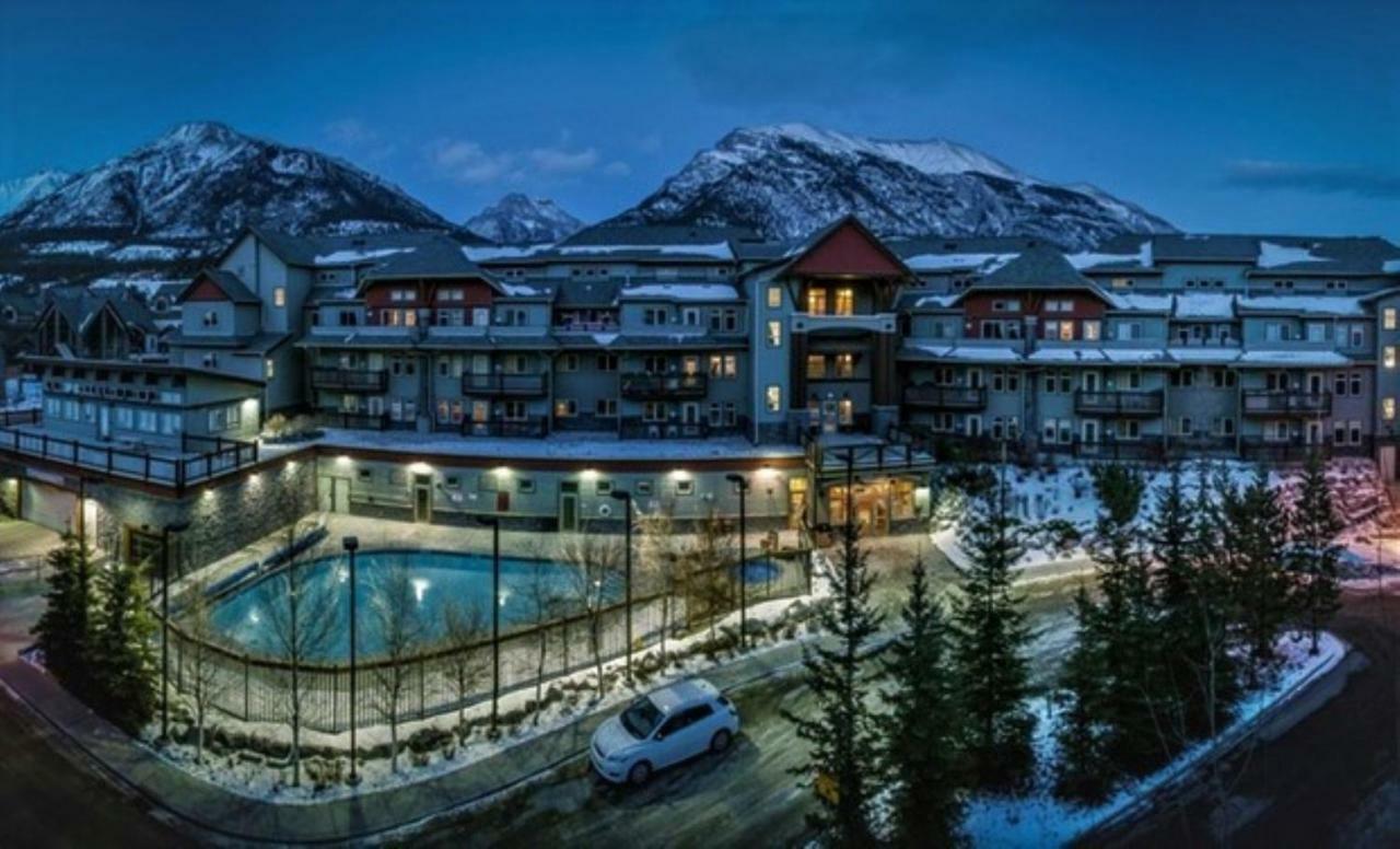 Renovated Condo, 2Br, 2Ba, Heated Pool, 3 Hot Tubs, Pets Welcome! Canmore Exteriör bild